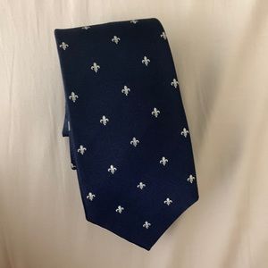 Fleur de lis tie